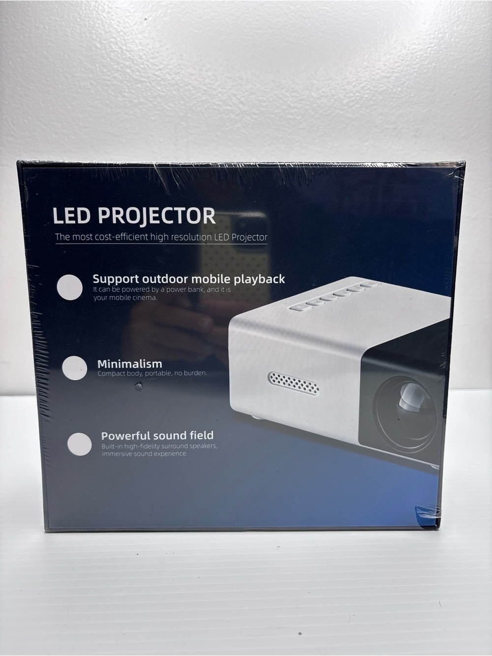 LED Portable Projector - Picture 3 of 4